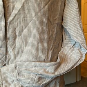Striped Understated Gray & White Long-Sleeve Pull-Over Shirt Womens Medium